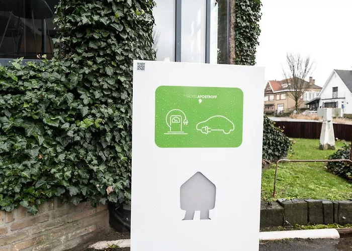 ホテル アポストロフ 3*