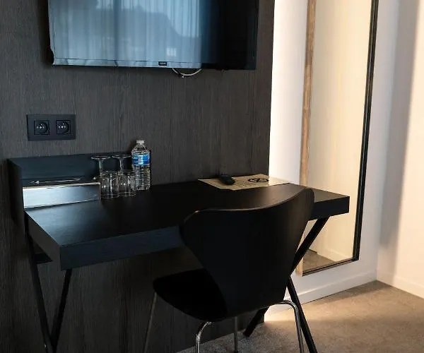 ホテル アポストロフ