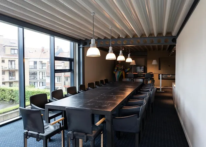 ホテル アポストロフ